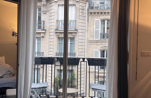 Faubourg-du-Roule Apartment | Charming apartment with balcony at Champs-Elysées