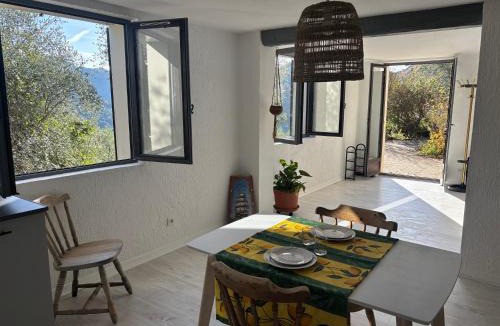 Levens Apartment | Charming apartment with stunning mountain views