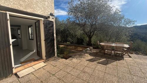 Levens Apartment | Charming apartment with stunning mountain views