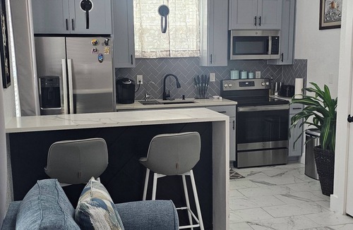 Elgin Apartment | Charming apartment with WiFi and AC in soothing Elgin