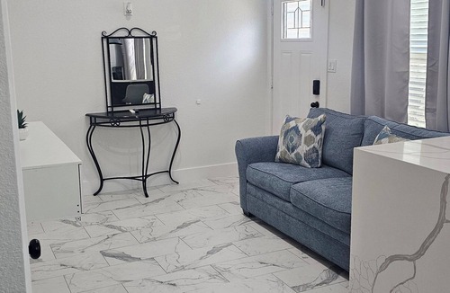 Elgin Apartment | Charming apartment with WiFi and AC in soothing Elgin