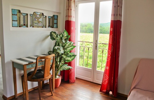 Goudargues Apartment | Charming Apartments in the Mas de Soleil (Gîte "Viva")