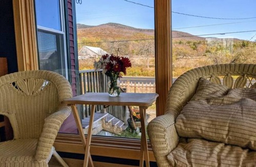 Jefferson House | Charming Applebrook Historic Home - Mountain Views & Spacious Grounds