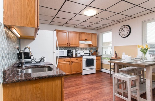 Ipswich Apartment | Charming apt -2 Bedroom -Close to Beach/Sleeps 6