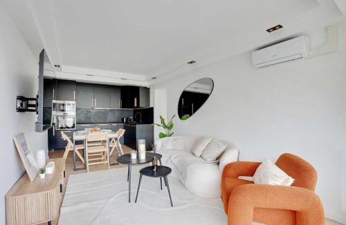 Suresnes Apartment | Charming Apt with AC & balcony