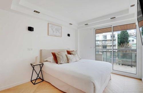 Suresnes Apartment | Charming Apt with AC & balcony