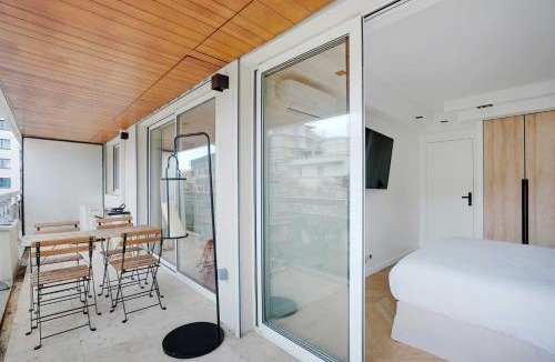 Suresnes Apartment | Charming Apt with AC & balcony