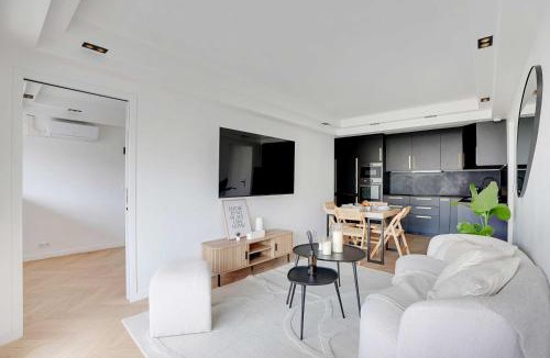 Suresnes Apartment | Charming Apt with AC & balcony