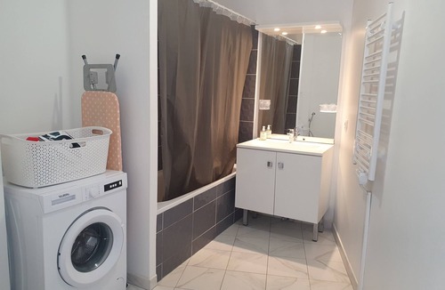 Villejuif Apartment | Charming apt with parking near Paris