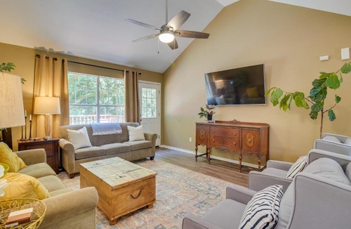 Fayetteville House | Charming Arkansas Retreat w/Deck, Near Downtown!