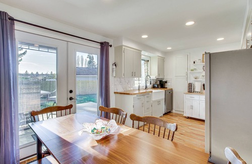 Arlington House | Charming Arlington Home w/Hot Tub & Fenced Yard!