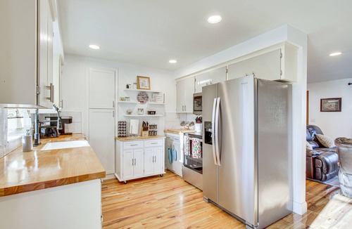 Arlington House | Charming Arlington Home w/Hot Tub & Fenced Yard!