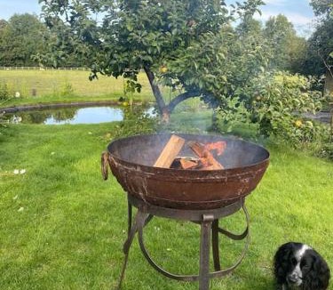 West Knoyle House | Charming artist’s cottage