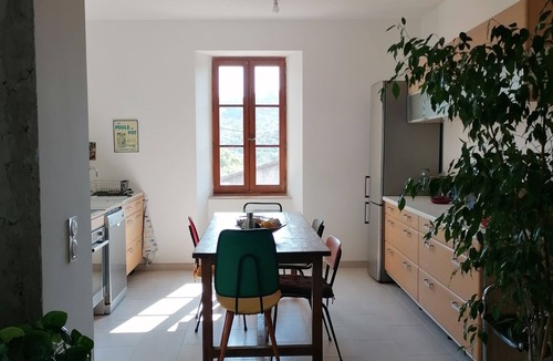 Sabran House | Charming, artistic, cool and quiet house, swimming pool, wooded patio.