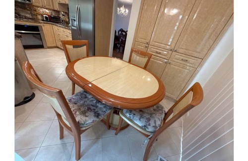 East San Mateo House | Charming Arts & Music Executive Home 3BD 2.5BA