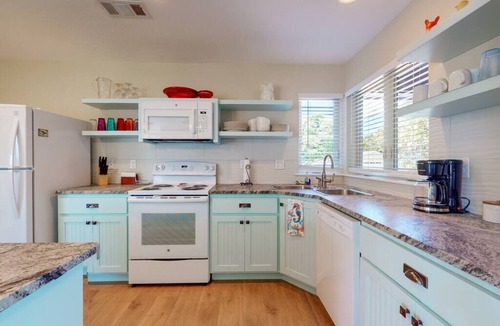 Brookings House | Charming Ashberry by the Sea