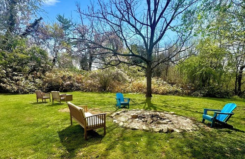 Asheville Cottage | Charming Asheville Stay- Spring Blooms, Great Location, Hot Tub, Fire Pit, Pets!