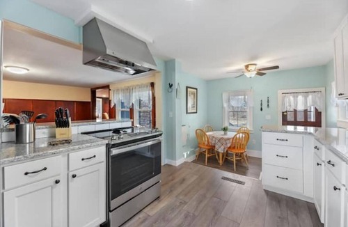 Ashley Falls House | Charming Ashley Falls Getaway