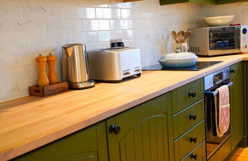 Quenington Cottage | Charming atmospheric Cotswold Cottage