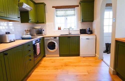 Quenington Cottage | Charming atmospheric Cotswold Cottage