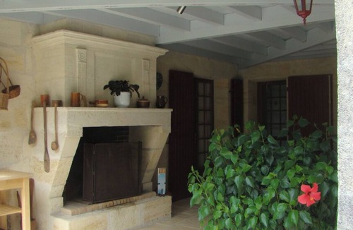 Tizac-de-Lapouyade House | Charming atypical stone house