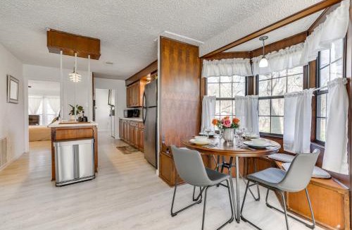 West Oak Hill House | Charming Austin Home on 2 Acres: BBQ & Yard!
