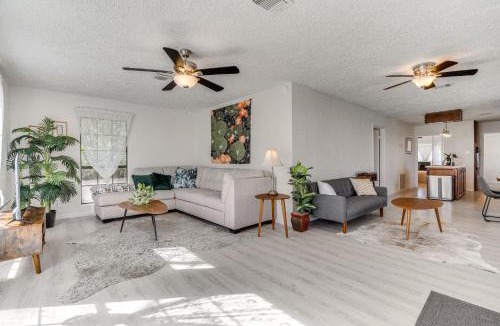West Oak Hill House | Charming Austin Home on 2 Acres: BBQ & Yard!