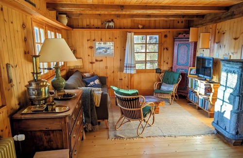 Chandolin Ski Chalet | Charming authentic and warm chalet with 4 bedrooms – Ideal for 6 people.This chalet combines comfort