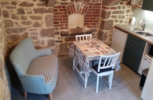 Montfarville House | Charming authentic gîte for 2, between Barfleur and St Vaast