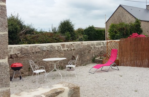 Montfarville House | Charming authentic gîte for 2, between Barfleur and St Vaast