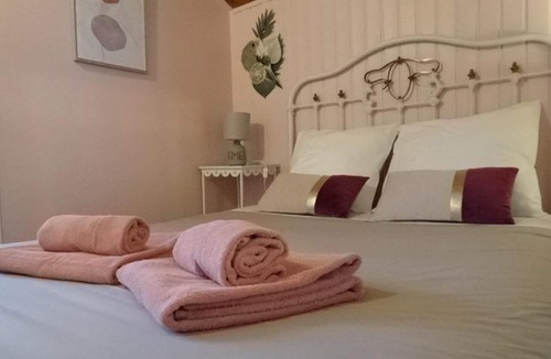 Venterol Bed & Breakfast | Charming B&B for a sunny getaway with seasonal pool