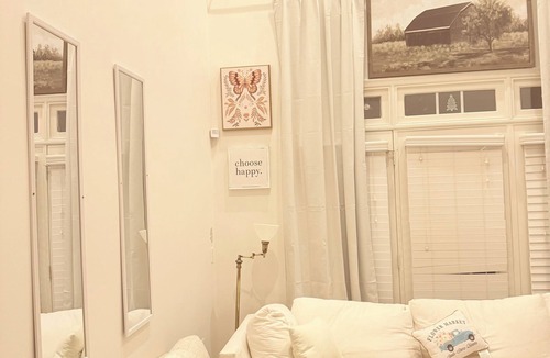 Glenarden Bed & Breakfast | Charming B&B with AC in Bowie MD