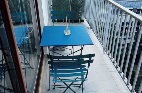 Silly-Gallieni Apartment | Charming, bright studio apartment on the top floor in Boulogne