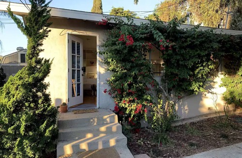 Los Feliz House | Charming back house in walkable Los Feliznn