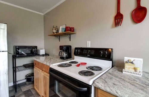Warm Springs House | Charming Bacova Village Cottage Near Lake Moomaw