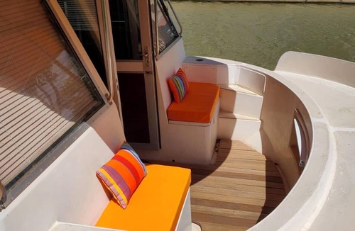 Les Halles - Valliere Apartment | Charming barge with terrace