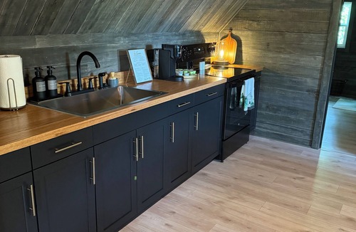 Glasgow House | Charming barn in Glasgow, modern amenities, private setting close to downtown