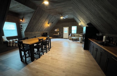 Glasgow House | Charming barn in Glasgow, modern amenities, private setting close to downtown