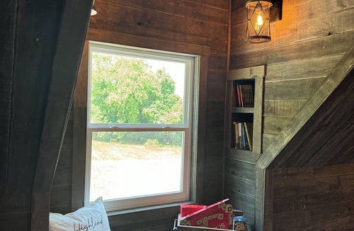 Glasgow House | Charming barn in Glasgow, modern amenities, private setting close to downtown