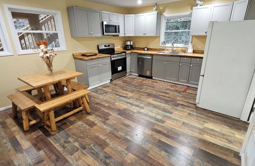 Marshall House | Charming barn loft in quaint Marshall