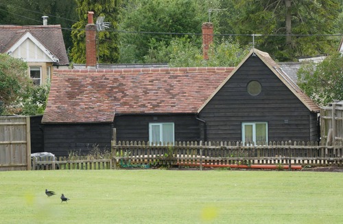 Watlington House | Charming barn situated it's own little orchard