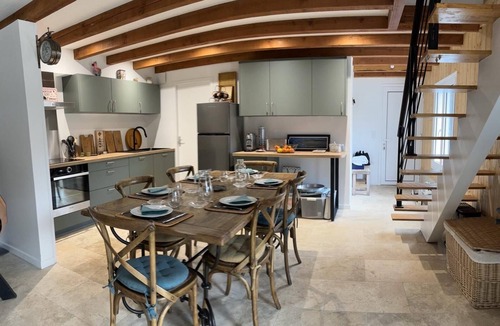 Mios House | Charming barn sleeps 8, between Bassin d'Arcachon, lake and ocean.