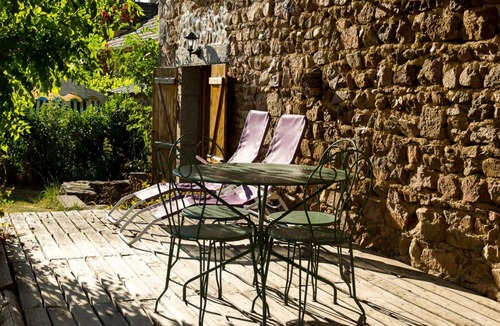 Chatel-Montagne Cottage | Charming Barn with Garden and Pets Allowed