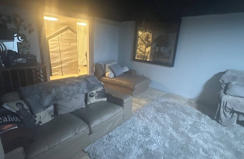 South Kansas City House | Charming basement Room 1-bedroom house with AC in Kansas City