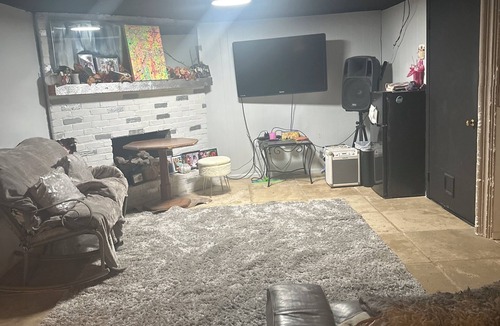 South Kansas City House | Charming basement Room 1-bedroom house with AC in Kansas City