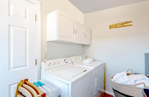Sam Hughes House | Charming Basement Studio Guesthouse 2 Blocks from UofA