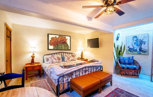 Sam Hughes House | Charming Basement Studio Guesthouse 2 Blocks from UofA