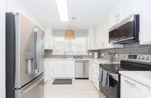 Clear Lake Shores House | Charming Bay Breeze Escape