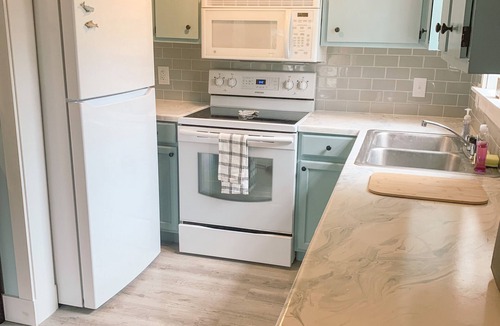 Tranquil Harbour House | Charming Beach Bungalow in the Heart of it All - No Pet Fee!