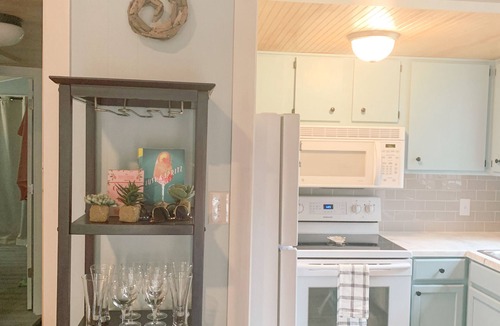 Tranquil Harbour House | Charming Beach Bungalow in the Heart of it All - No Pet Fee!